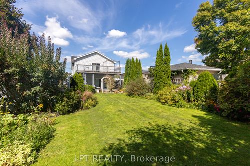 6823 Main St, Stouffville, ON, L4A7G4 | Card Image