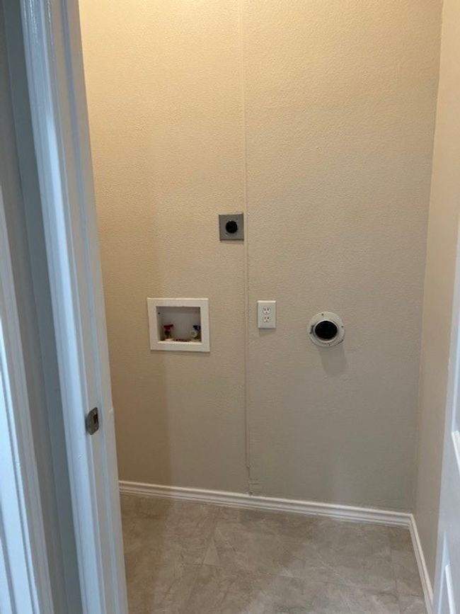 Laundry area with hookup for an electric dryer, washer hookup, and baseboards | Image 6