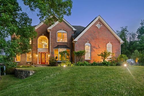 1 Valley View Dr, North Grafton, MA, 01536-2104 | Card Image