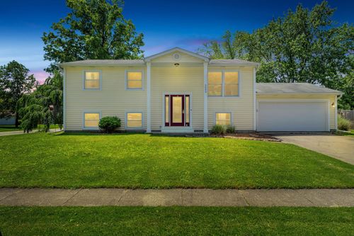 2004 Eisenhower Ave, Valparaiso, IN, 46383-3220 | Card Image