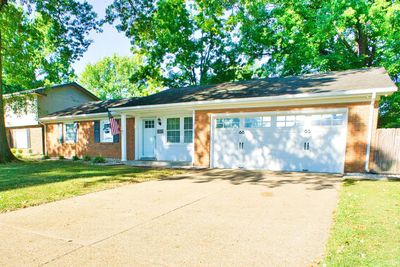 2302 Saratoga Drive, House other with 3 bedrooms, 1 bathrooms and null parking in Evansville IN | Image 2