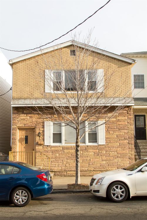 85 Cottage St, Bayonne, NJ, 07002-4301 | Card Image
