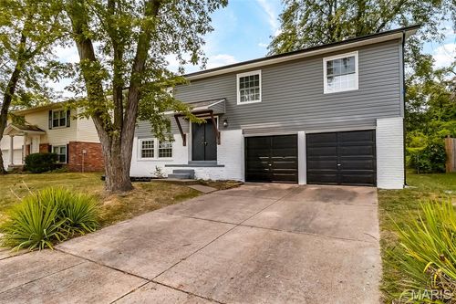 2437 Periwinkle Ct, Florissant, MO, 63031-2832 | Card Image