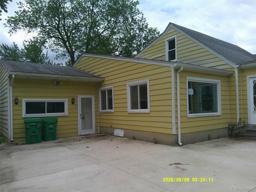 30925 Block St, Garden City, MI, 48135-1913 | Card Image