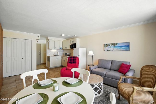 Living/Dining | Image 12