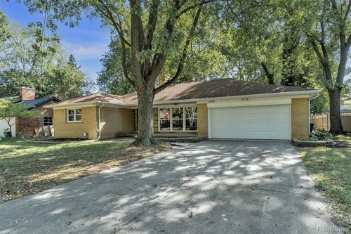 18755 Cambridge Blvd, Lathrup Village, MI, 48076-3366 | Card Image