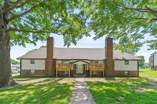 1001 Twin Oaks Ter, Harrisonville, MO, 64701-2977 | Card Image
