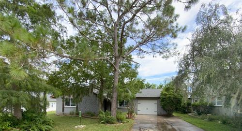 8804 Lincolnshire Dr, Hudson, FL, 34667-2675 | Card Image