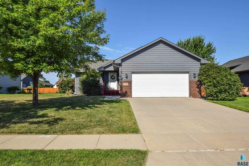 7105 S Hughes Ave Avenue, Sioux Falls, SD, 57108 | Card Image