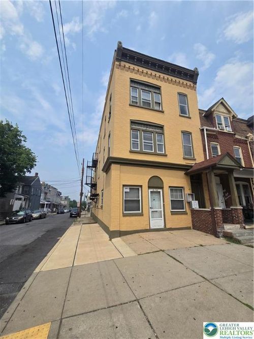 2r-821 W Washington St, Allentown, PA, 18102-1564 | Card Image