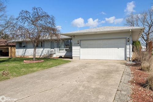 2504 Sunnyside Ave, Burlington, IA, 52601-2112 | Card Image