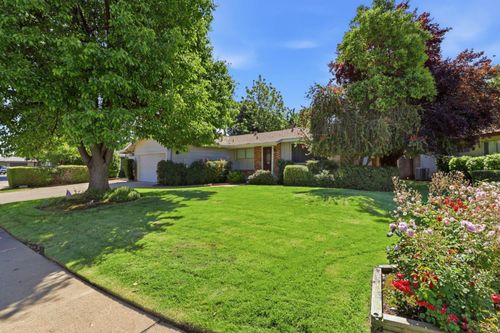2545 Notre Dame Dr, Sacramento, CA, 95826-2938 | Card Image