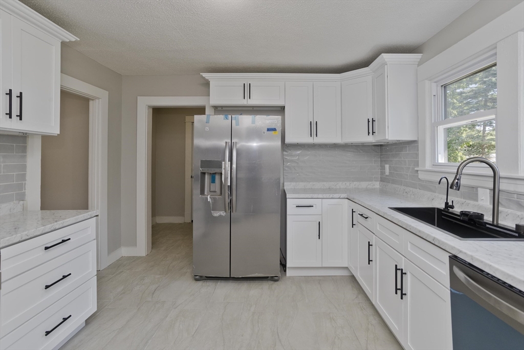 Merrimac Ave, Springfield, MA 01104