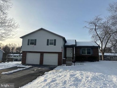 2799 Fillmore Dr, CHAMBERSBURG, PA, 17201-7802 | Card Image