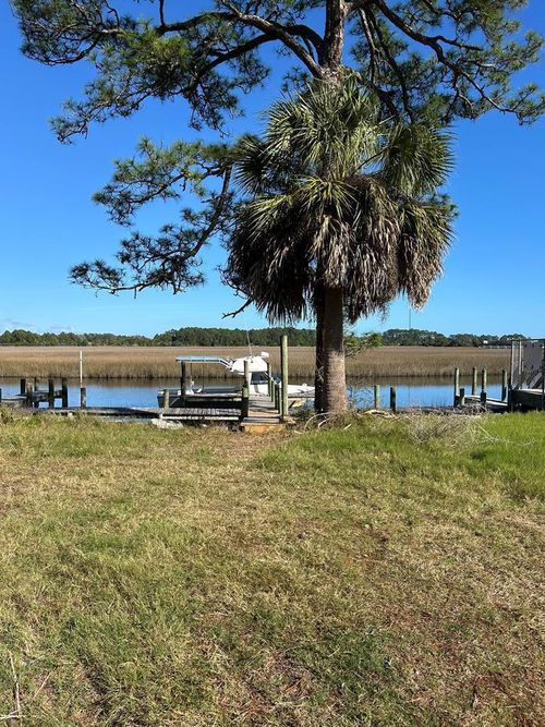 1562 Carraway Ct, Carrabelle, FL, 32322-5126 | Card Image