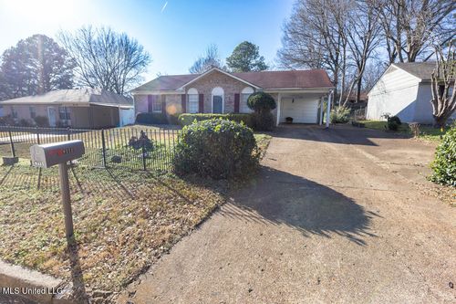 8131 Oakbrook Dr, Southaven, MS, 38671-4720 | Card Image