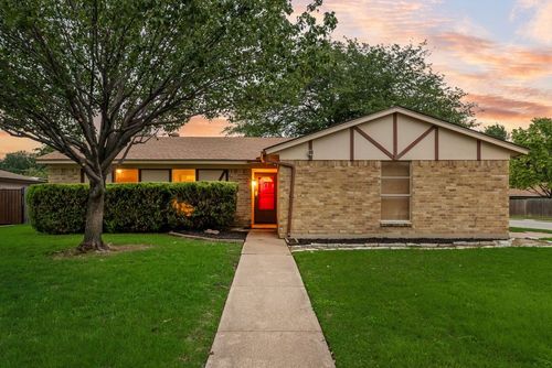 5929 Robin Dr, Watauga, TX, 76148-1642 | Card Image