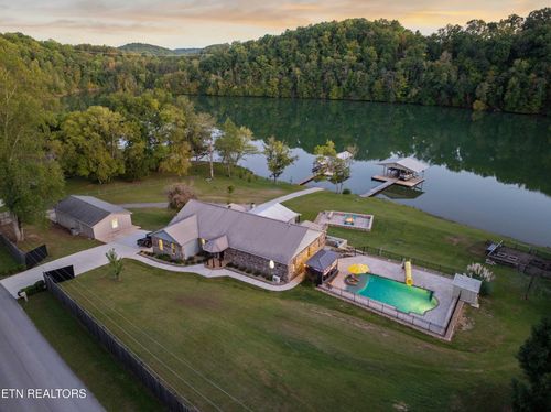 274 Lakecrest Dr, Harriman, TN, 37748-4939 | Card Image