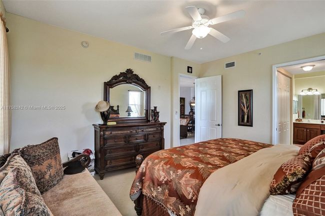 APT-501 - 3500 Oaks Clubhouse Dr, Condo with 3 bedrooms, 2 bathrooms and null parking in Pompano Beach FL | Image 54