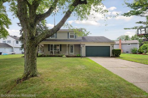 3260 Regency Dr, Lake Orion, MI, 48359-1152 | Card Image
