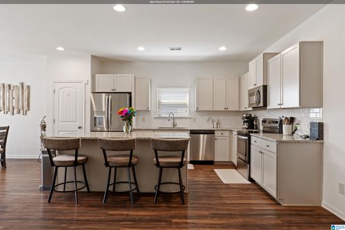 8020 Kensington Trl, CALERA, AL, 35040-4405 | Card Image