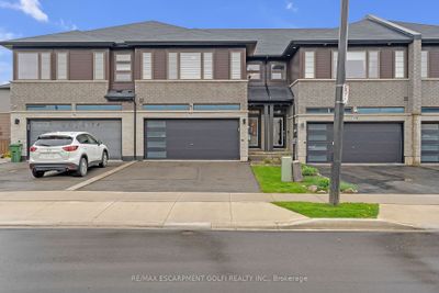 77 Columbus Gate, Home with 3 bedrooms, 3 bathrooms and 6 parking in Hamilton ON | Image 1