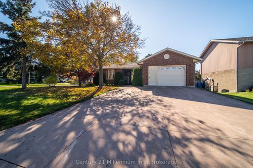 750 Baird St, Kincardine, ON, N2Z1M3 | Card Image