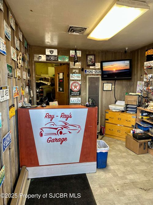 425 E Broadway, Farmington, NM, 87401-6441 | Card Image