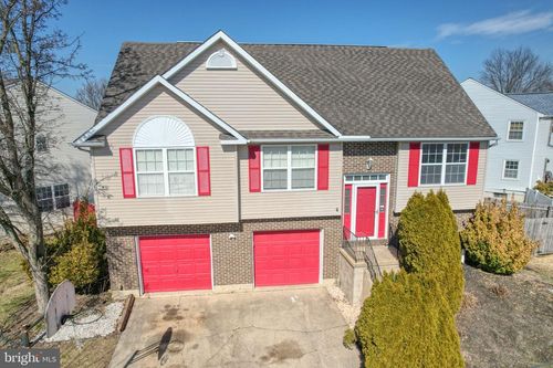 8 Lochview Dr, Bear, DE, 19701-1352 | Card Image