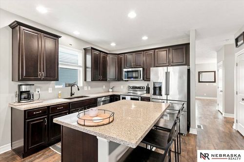 10212 Rosewater Pkwy, Bennington, NE, 68007-8099 | Card Image