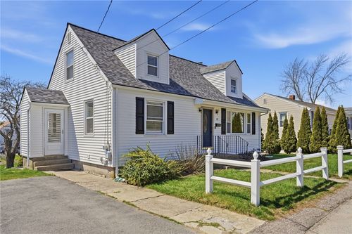 17 Goulart Ave, Bristol, RI, 02809-3608 | Card Image