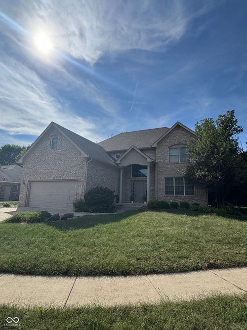 386 White Oak Ln, Greenwood, IN, 46142-7576 | Card Image