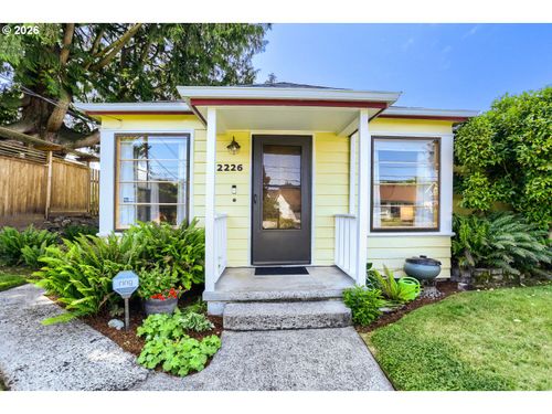 2226 N Sumner St, Portland, OR, 97217-3833 | Card Image
