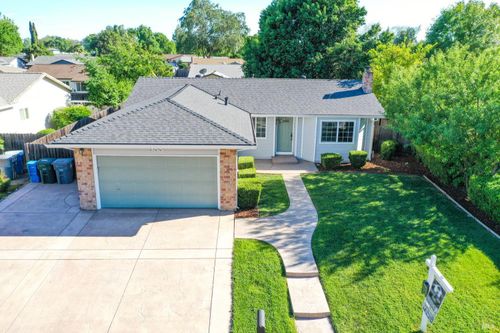 935 F St, Dixon, CA, 95620-2607 | Card Image