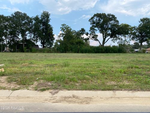 110 Long Oak Ln, Youngsville, LA, 70592-5592 | Card Image