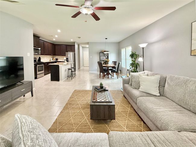 Lots of room to relax or entertain | Image 9