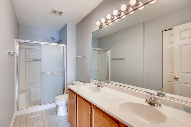 UNIT-3 - 1125 N Red Oak Cir, Condo with 2 bedrooms, 2 bathrooms and 1 parking in Round Lake Beach IL | Image 8