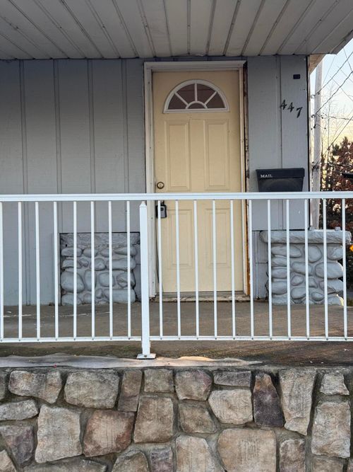 447 Columbia Ave W, Battle Creek, MI, 49015-3356 | Card Image