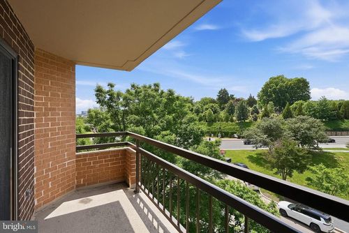 524-2111 Wisconsin Ave Nw, WASHINGTON, DC, 20007-2261 | Card Image