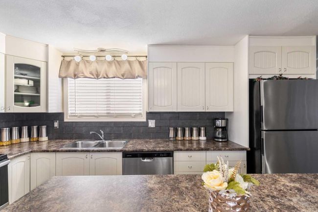 35 - 3223 83 Street Nw, Home with 2 bedrooms, 1 bathrooms and 1 parking in Calgary AB | Image 9