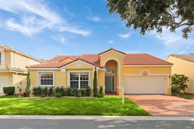 1095 Roble Way, House other with 3 bedrooms, 2 bathrooms and null parking in Palm Beach Gardens FL | Image 2