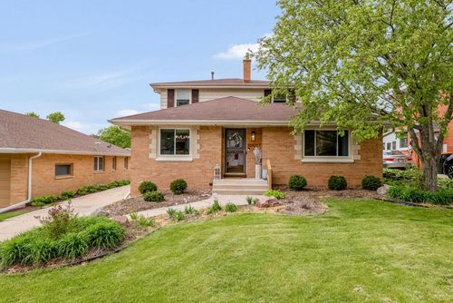 10422 W Hillside Ave, Wauwatosa, WI, 53222-2323 | Card Image