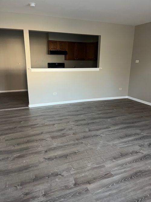 apt-5-8817 S Roberts Rd, Hickory Hills, IL, 60457-1566 | Card Image