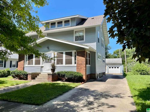 424 Geneseo St, Storm Lake, IA, 50588-2427 | Card Image