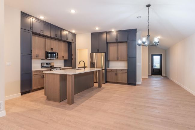 Kitchen and Dining.jpg | Image 4