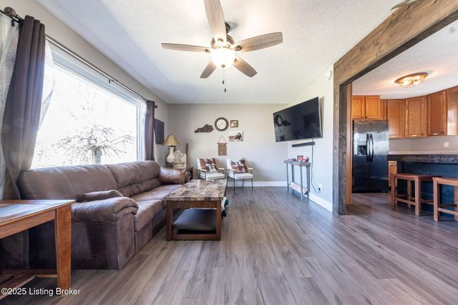 8113 Ky Highway 259 N, House other with 3 bedrooms, 1 bathrooms and null parking in Bee Spring KY | Image 10
