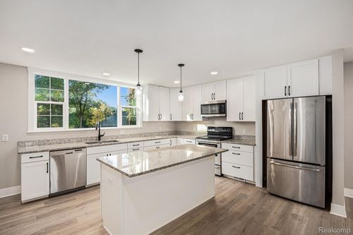 300 E Ellen St, Fenton, MI, 48430-2119 | Card Image