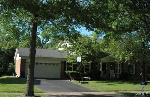 1536 Woodroyal East Dr, Chesterfield, MO, 63017-5550 | Card Image