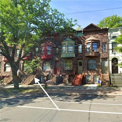 438 Clinton Avenue, Home with 5 bedrooms, 3 bathrooms and null parking in Albany NY | Image 2