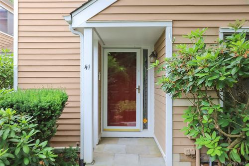 41 Rambling Brook Rd, Chappaqua, NY, 10514-3723 | Card Image